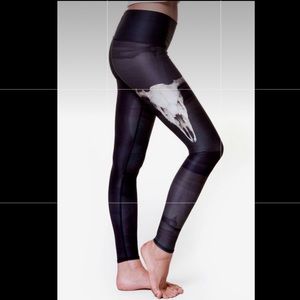 TEEKI HOT PANT - DEER MEDICINE SKULL